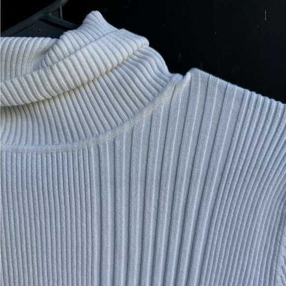 White turtleneck sweater - Picture 4 of 4